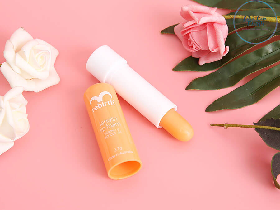 Review son dưỡng Rebirth Lanolin qua nhiều góc độ khác nhau