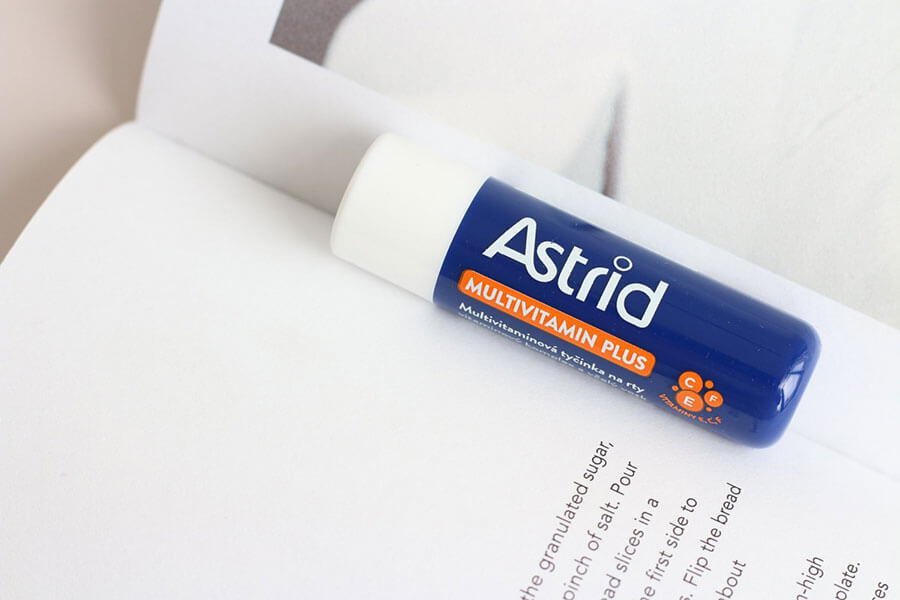 Son dưỡng Astrid màu xanh fullsize 4.7g