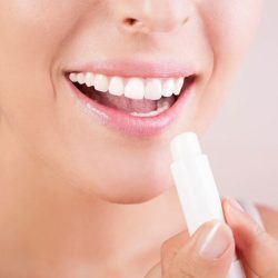 Son dưỡng môi mỡ hươu màu trắng tái tạo làn môi