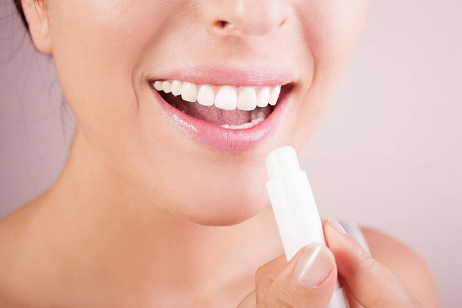 Son dưỡng môi mỡ hươu màu trắng tái tạo làn môi
